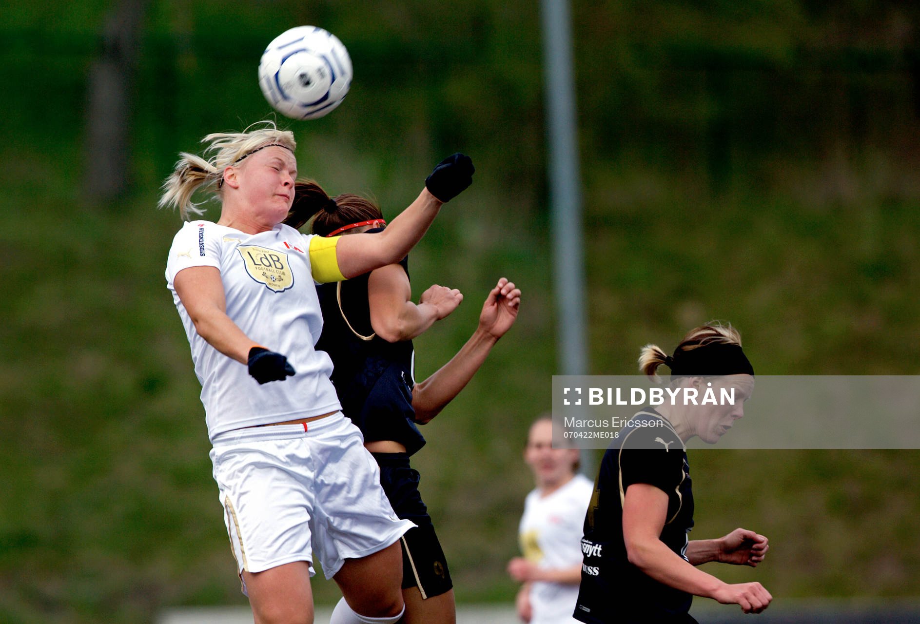 Nilla Fischer, Malmö går upp i nickduell