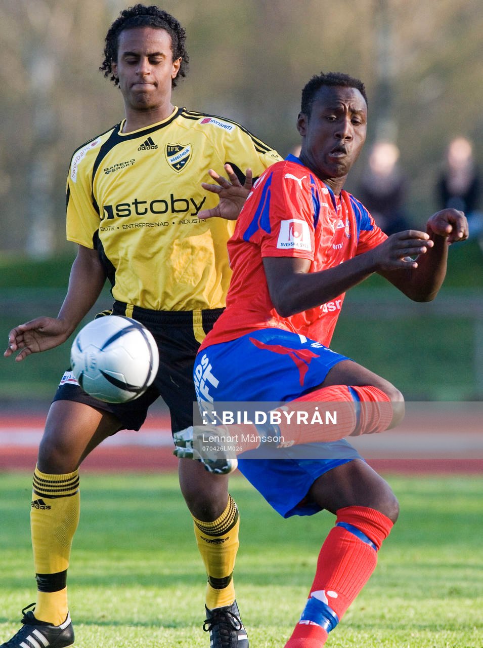 Olivier Karekezi mot Binjam Semere