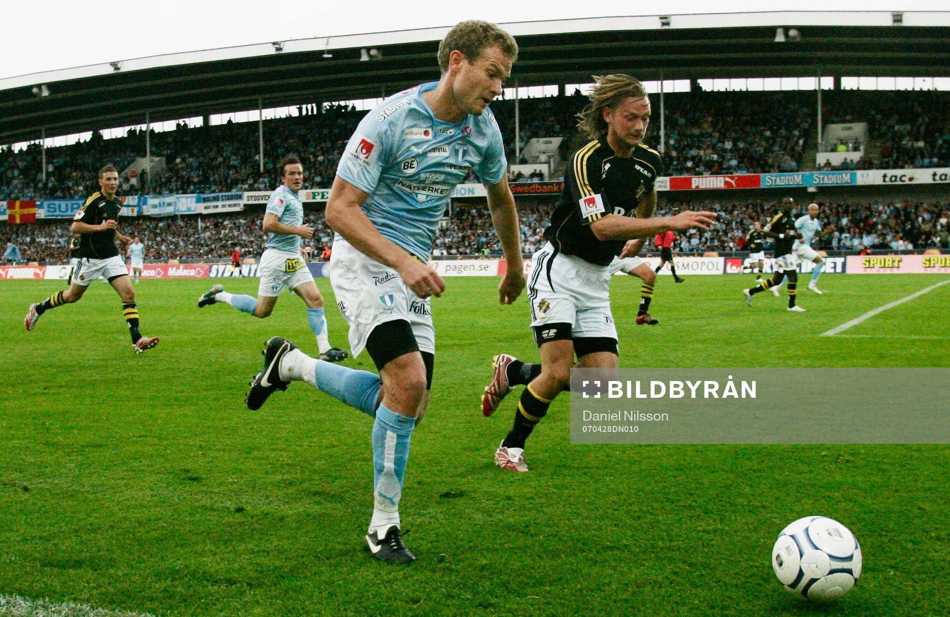 Jonatan Johansson, Malmö springer förbi Patrik Karlsson,