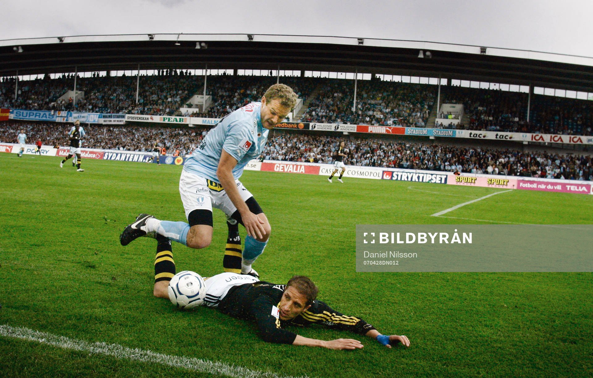 Jonatan Johansson, Malmö tryckte ner Kenny Pavey, AIK och