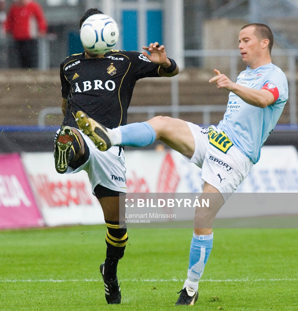 Huvudlöst spel av AIK, Daniel Andersson tar bollen