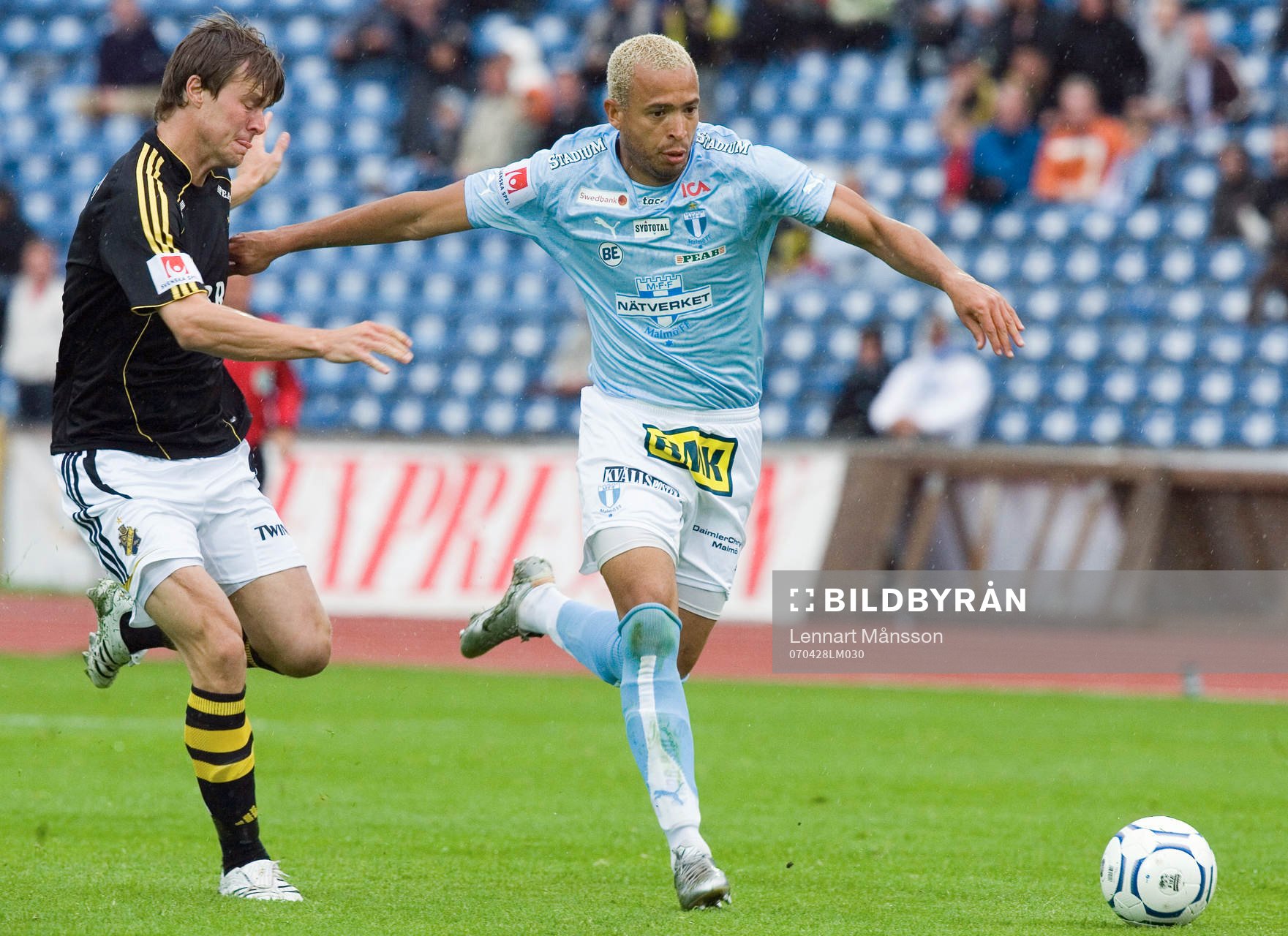 3-0, Junior, som sprintar ifrån Niklas Sandberg