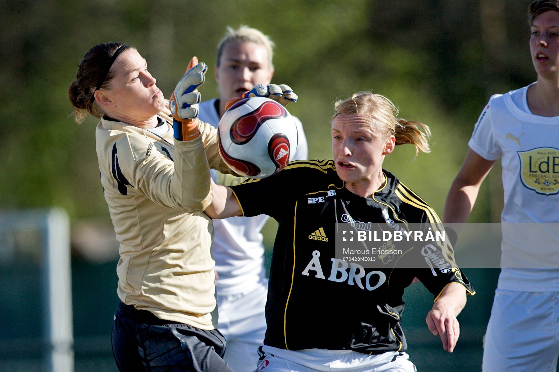 Caroline Jönsson, Målvakt Malmö och Sofia Simonsson, AIK