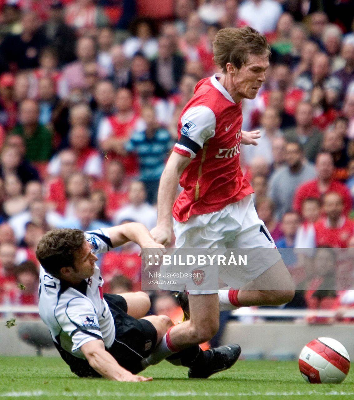 Moritz Volz, Fulham fäller Alexander Hleb, Arsenal, så