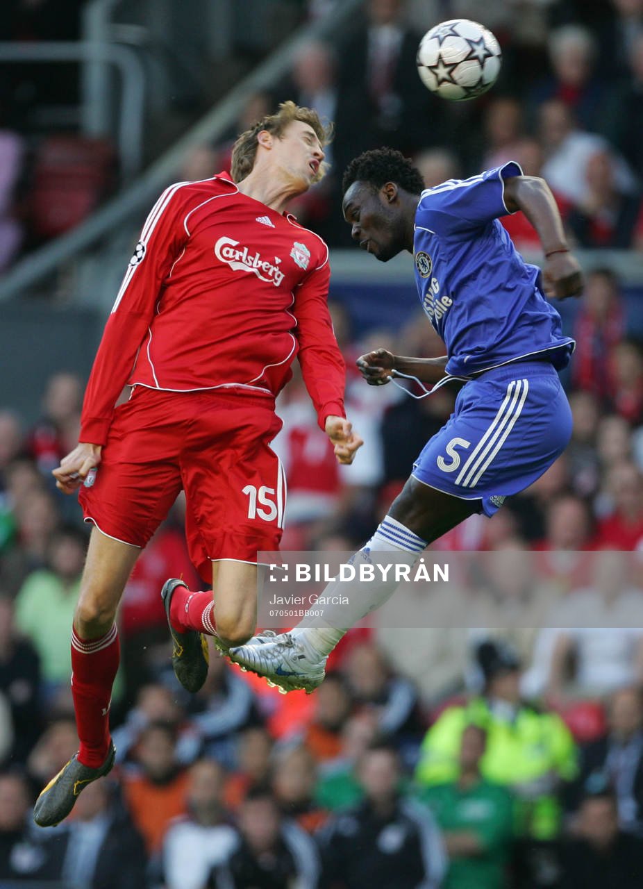 Peter Crouch, Liverpool och Michael Essien,  Chelsea