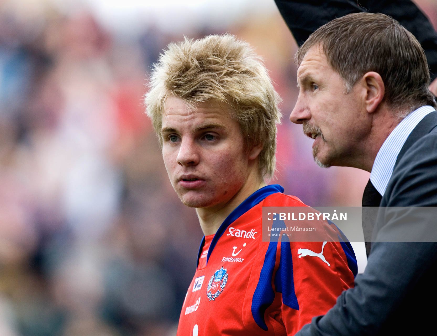 Debutant Mathias Unkuri skickas in av Stuart Baxter,