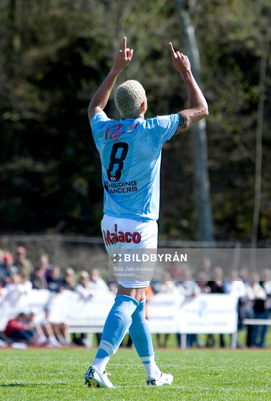 Junior, tackar högre makter