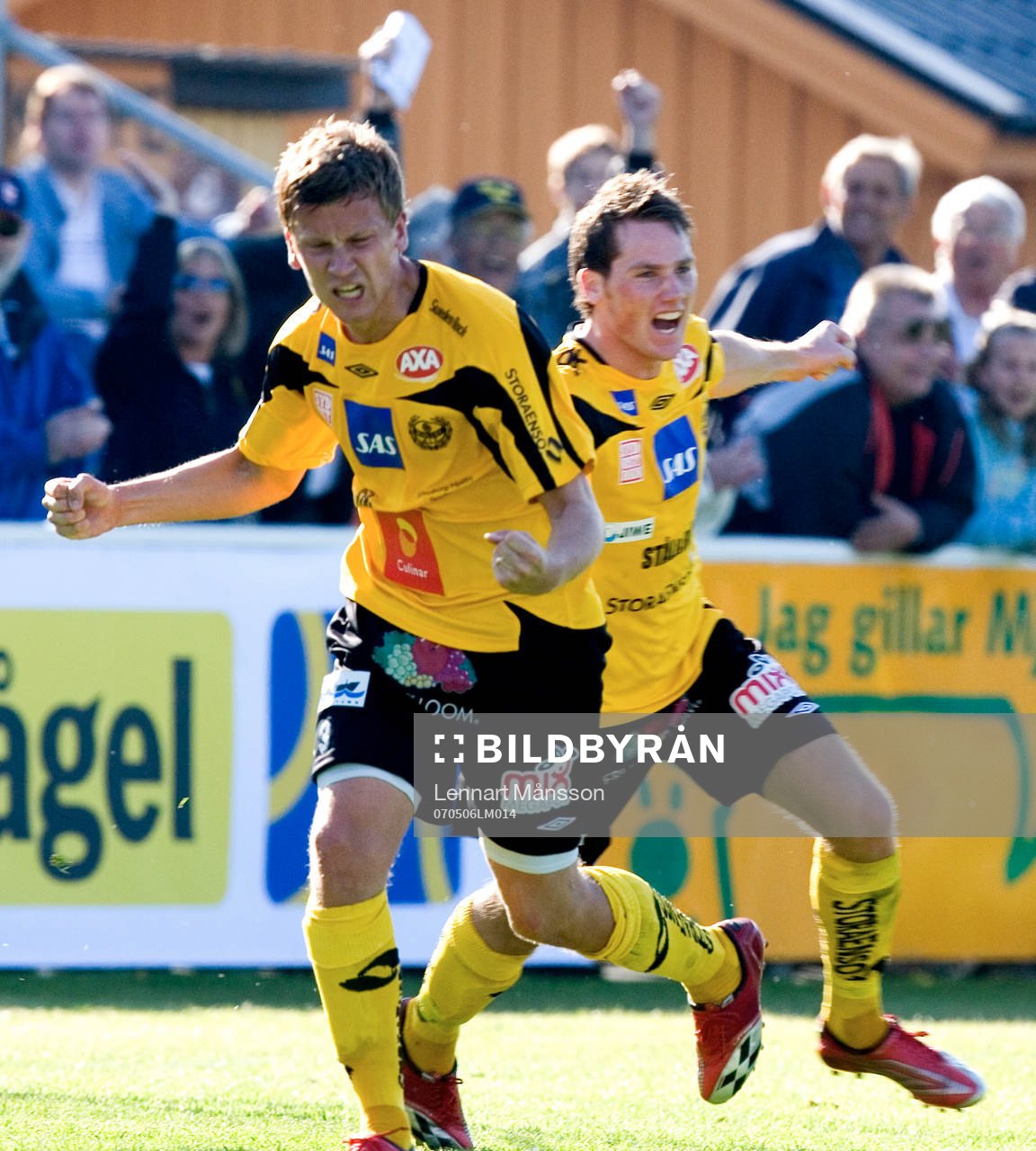 2-0, Tobias Johansson, som jublar ikapp med Johan Persson.