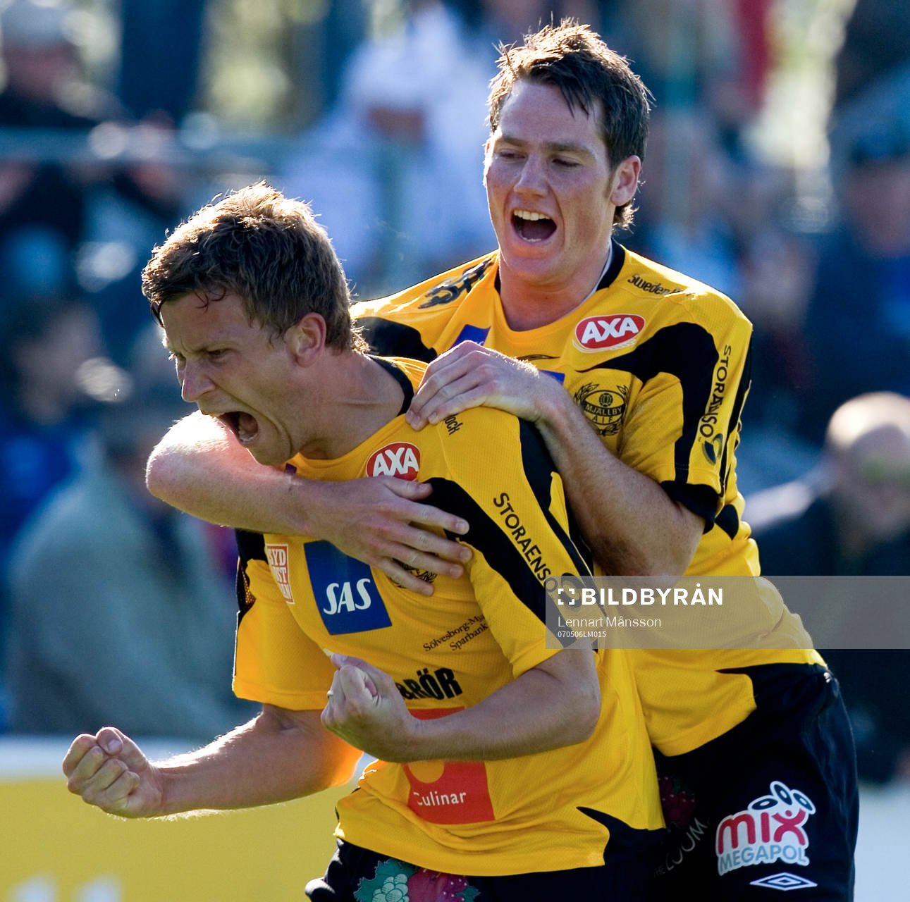  2-0, Tobias Johansson, som jublar ikapp med Johan Persson. Jubel.