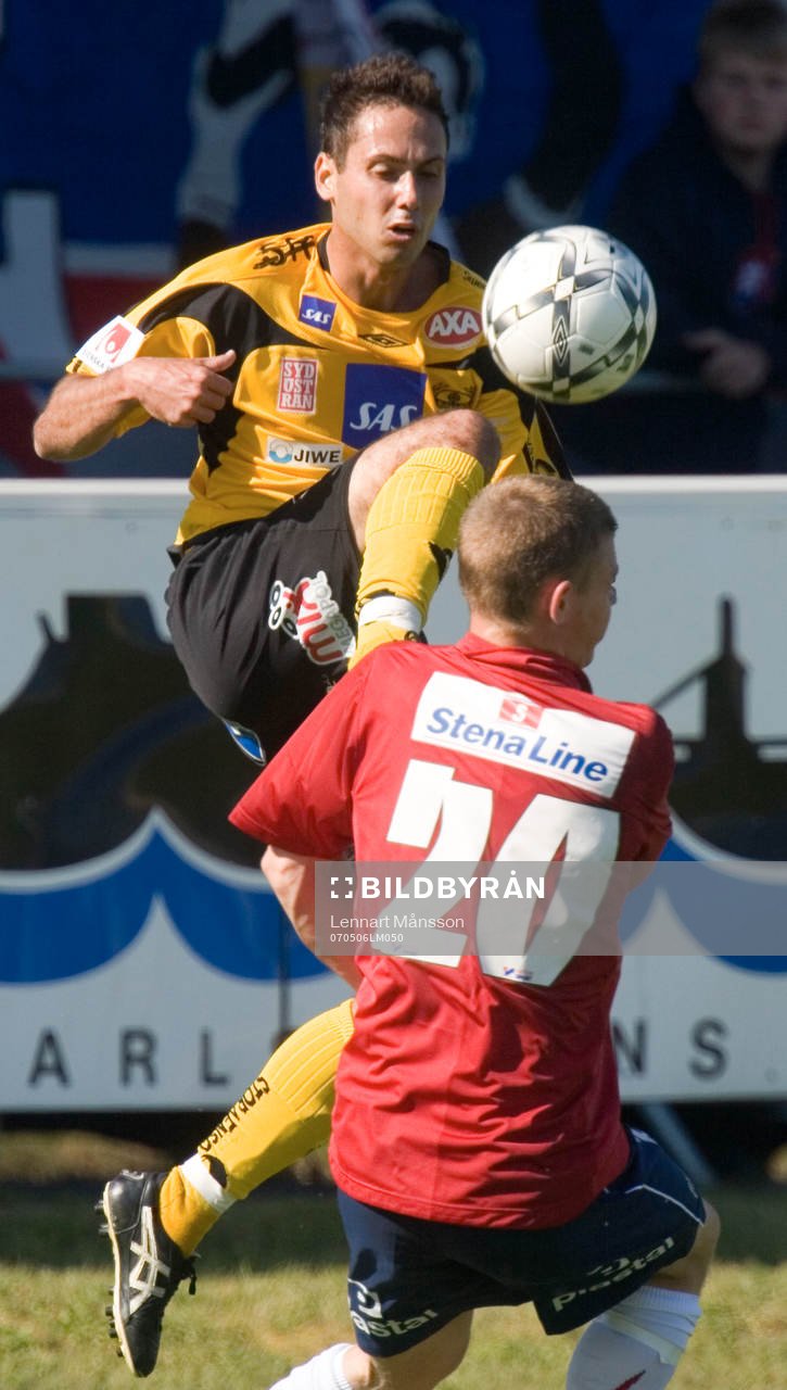 Marcelo Sarvas lyfter över Christian Lindström