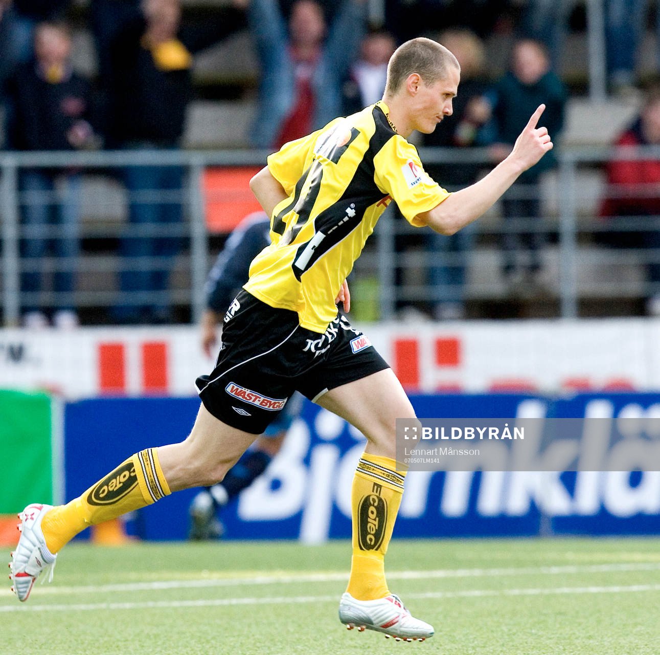  1-0 Jon Jönsson som jublar. Jubel.