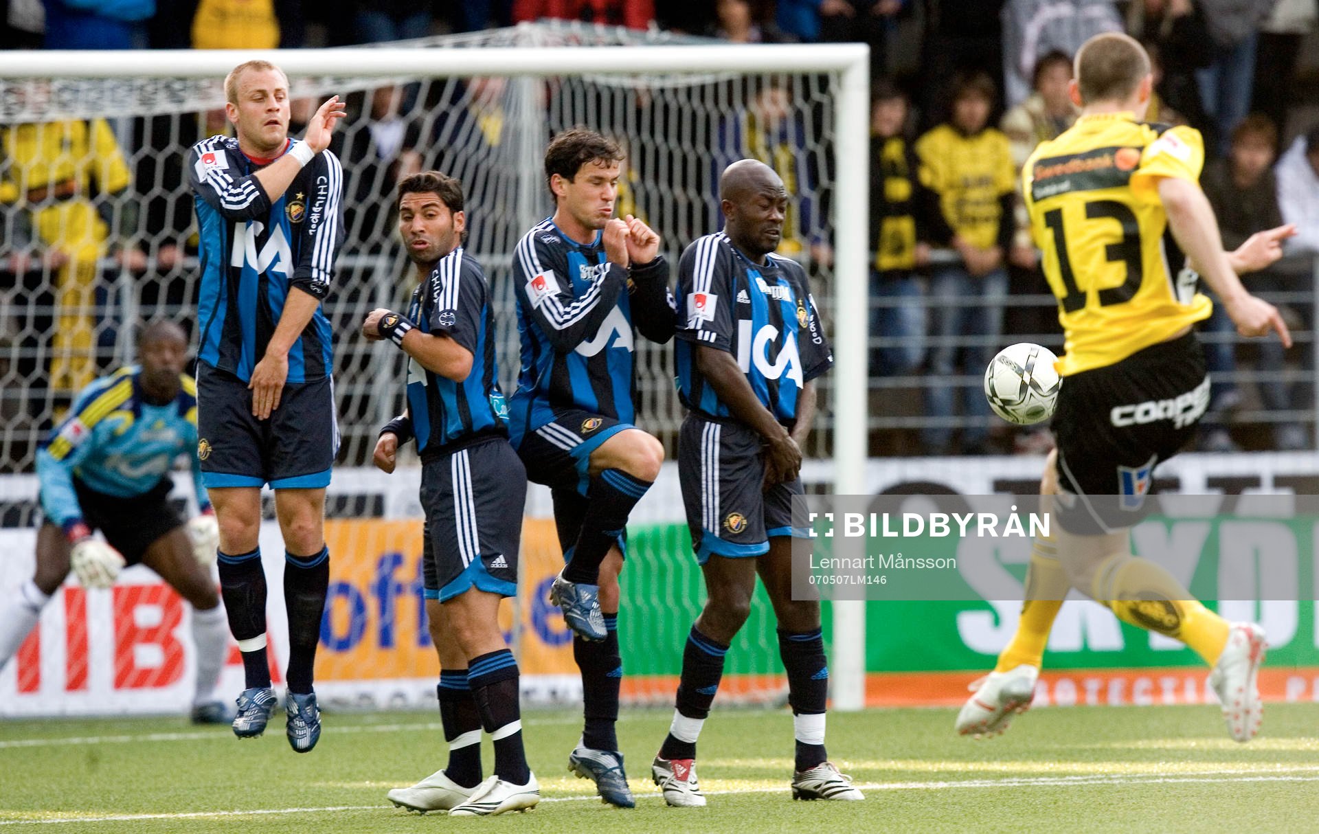 1-0, Jon Jönsson på frispark sedan Samuel Holmén fällts