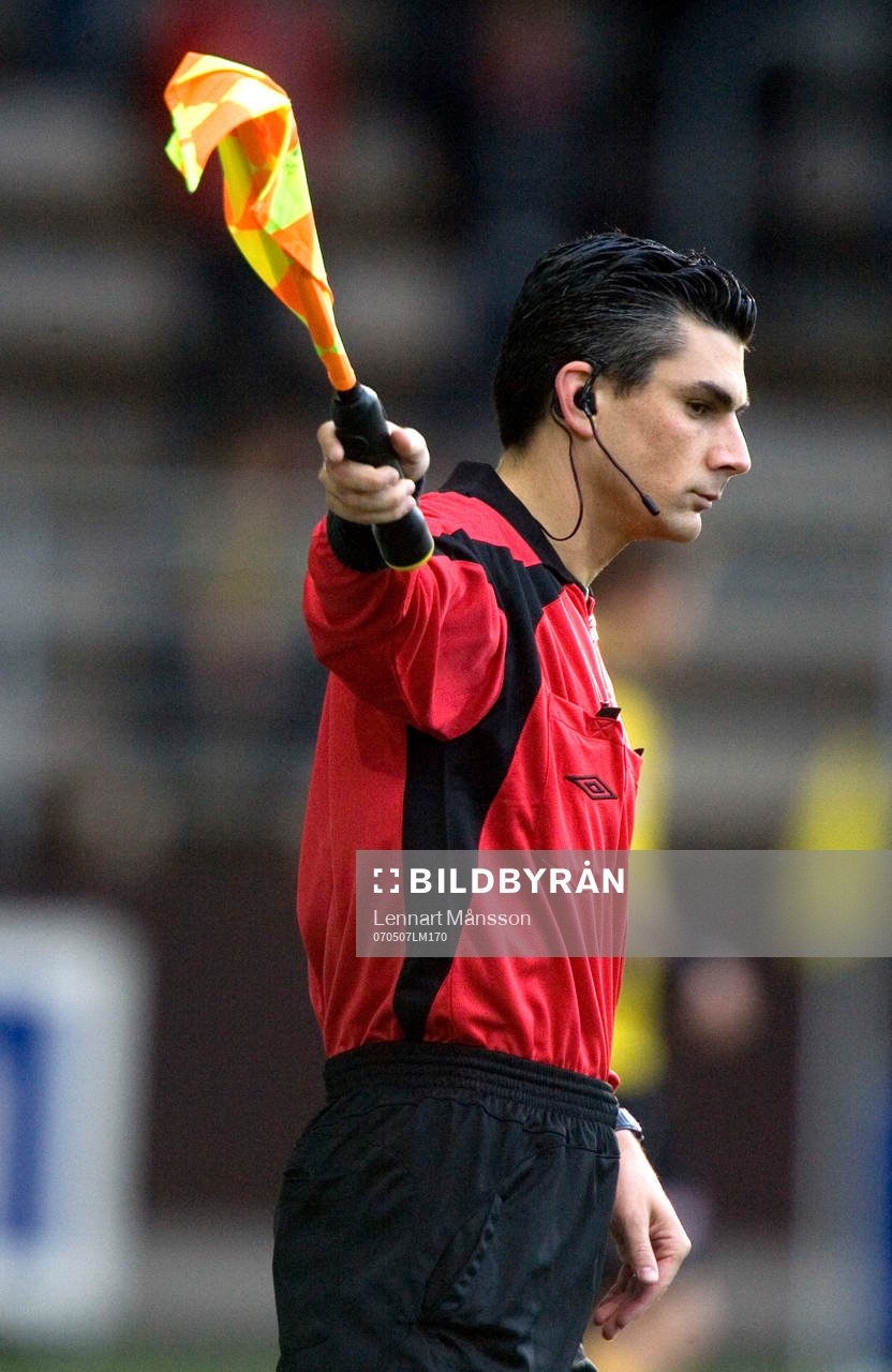 Henrik Bogdan. Assisterande domare, linjedomare, flagga,