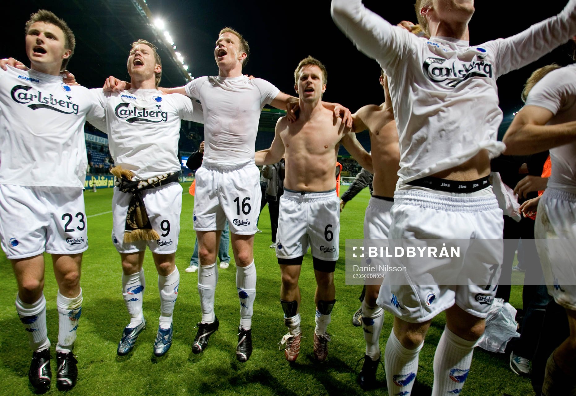 nummer 9, Fredrik Berglund och nummer 6 Tobias Linderoth,