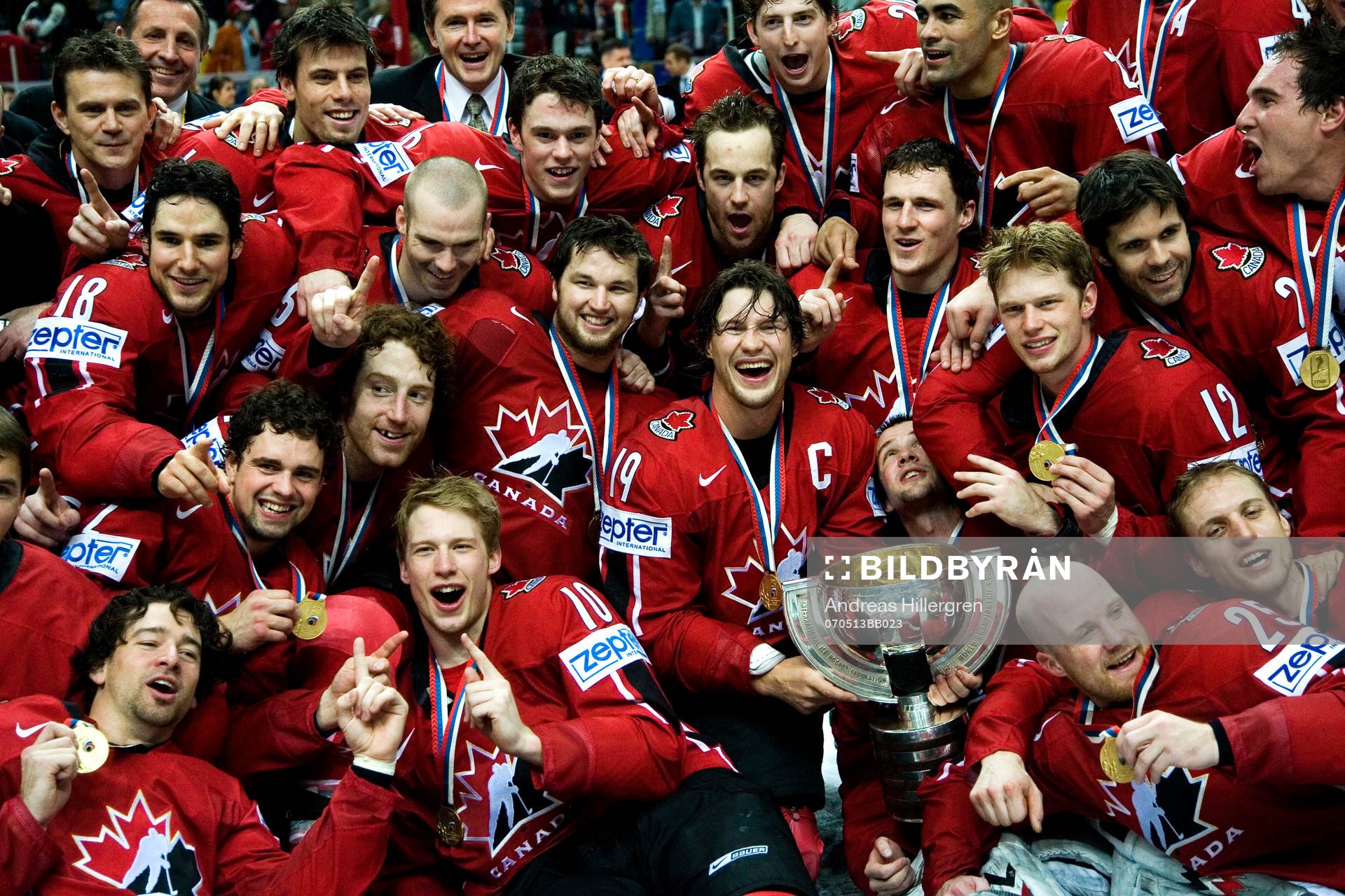 Guld till Kanada. Shane Doan, jubel med pokalen. VM-guld,
