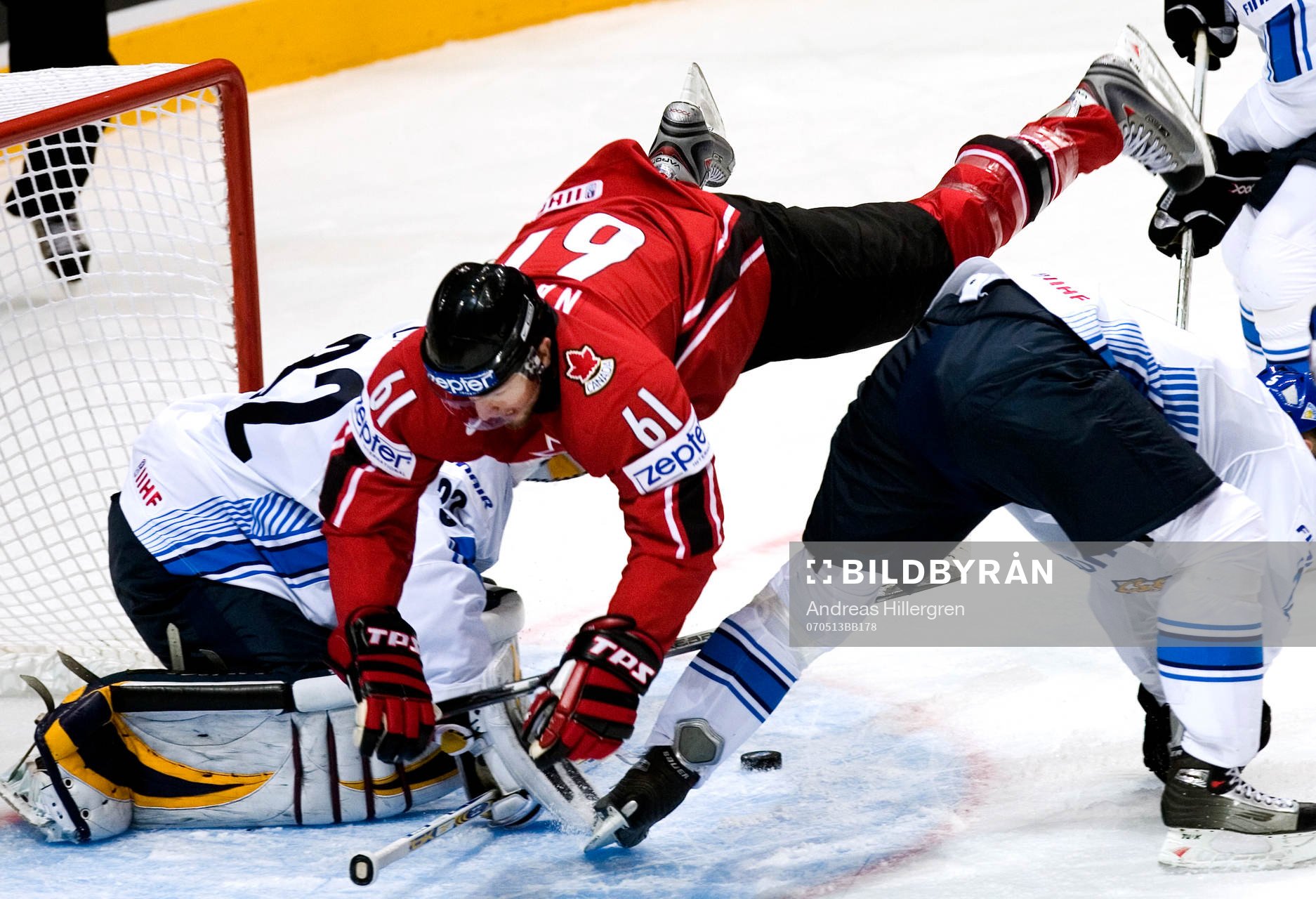 Rick Nash tar en flygtur över Kari Lehtonen, målvakt