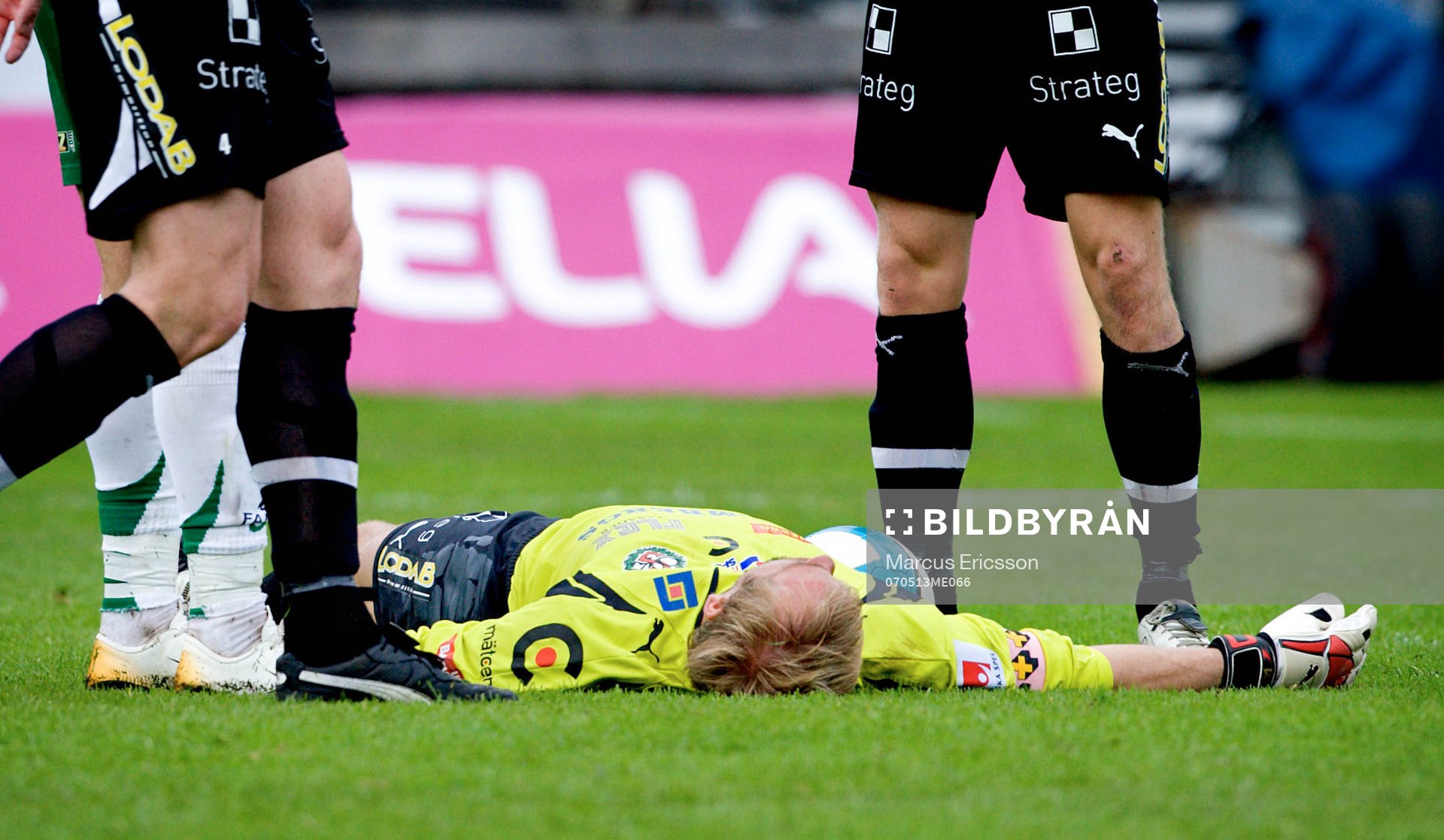 Peter Westman, Målvakt Örebro ligger helt utslagen.