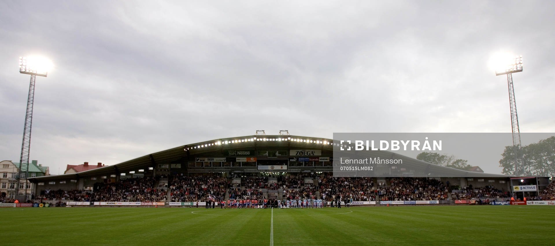 Olympia. Arena, läktare, stadion, elljus, belysning