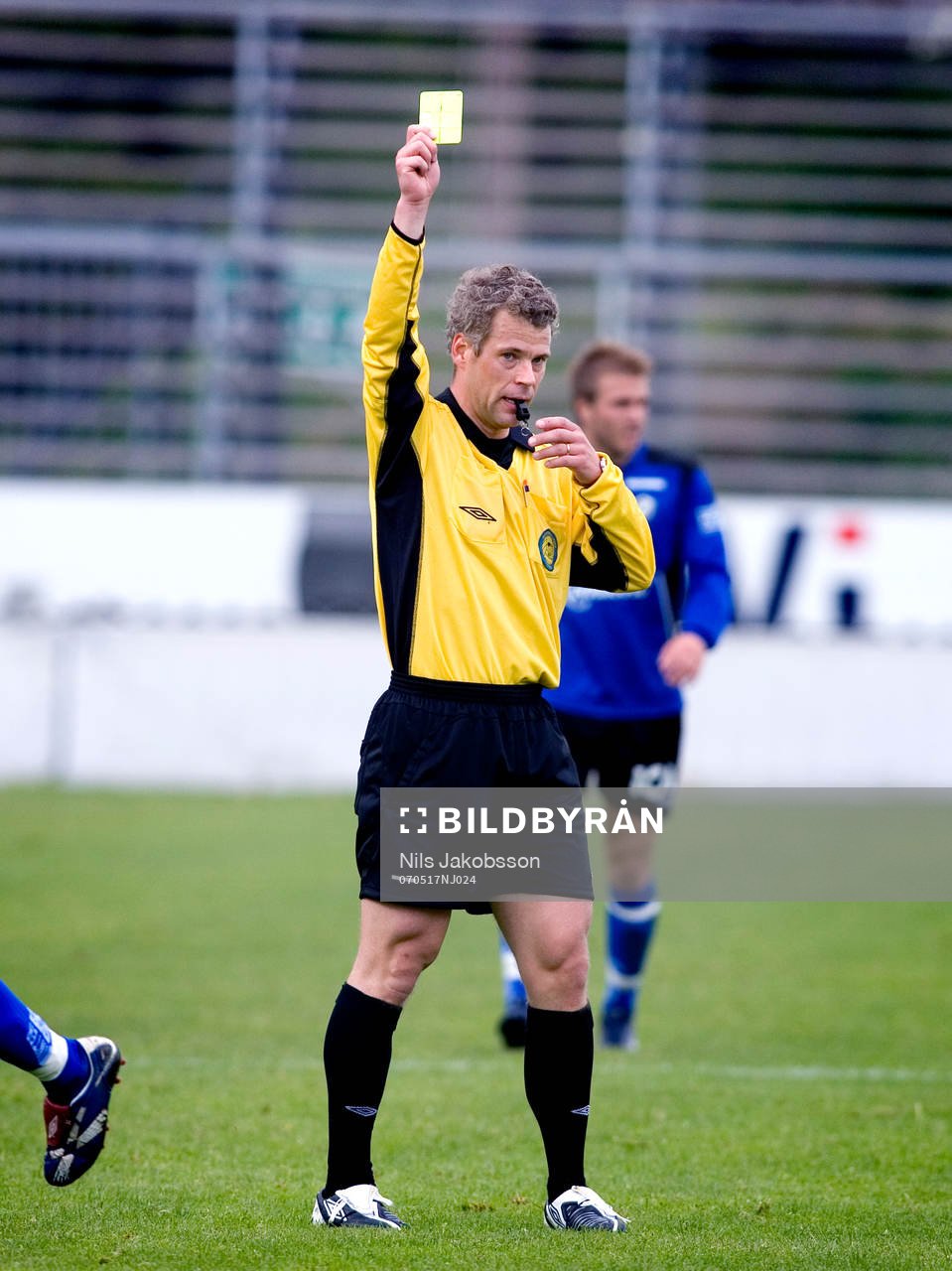 Domaren, Tobias Mattsson, Gult kort, varning
