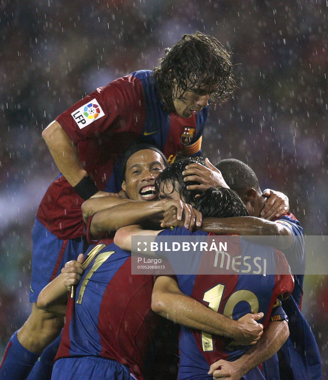 Carles Puyol och Ronaldinho, Barcelona. Glädje. Lycka.
