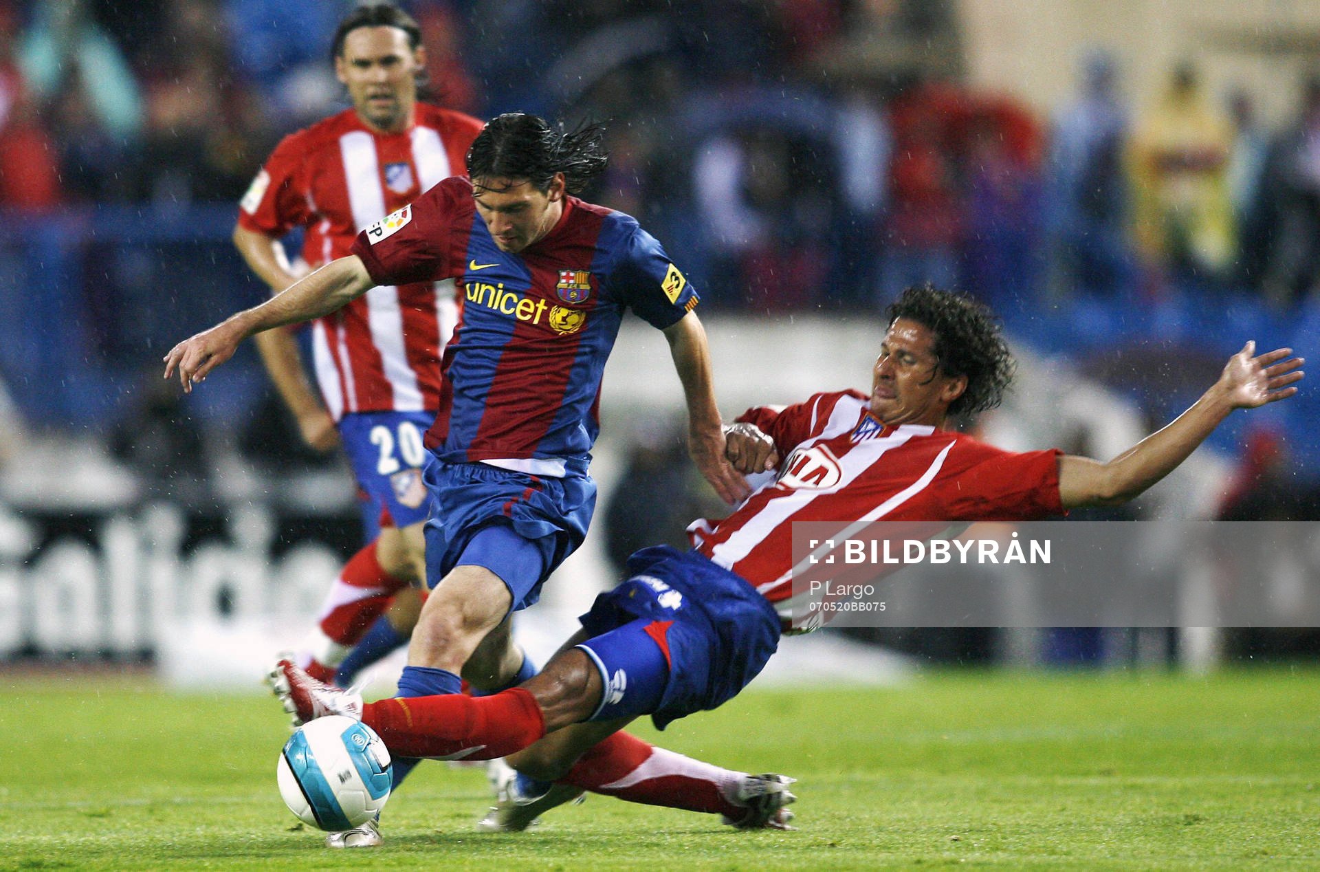Lionel Messi, Barcelona. Tackling