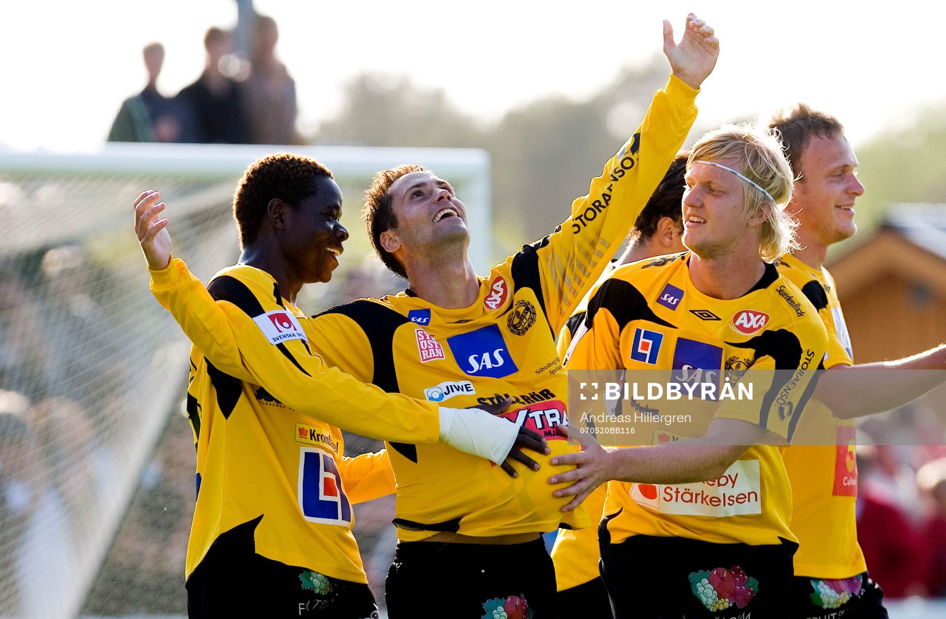  Jubel av målskytt Marcelo Sarvas, Patrick Osiako och Robin Cederberg.