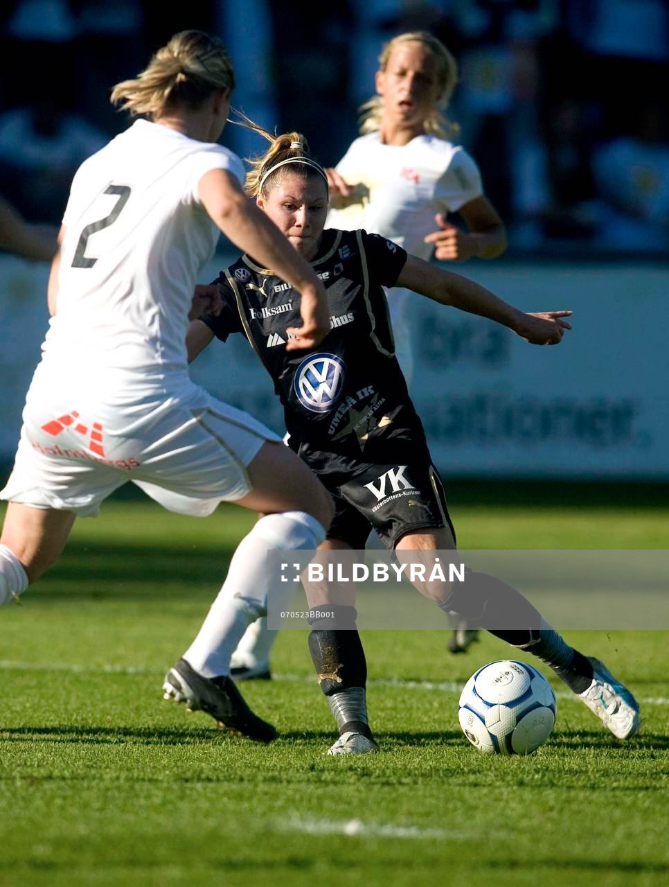 Ramona Bachmann, Umeå skjuter in 1-0 till Umeå