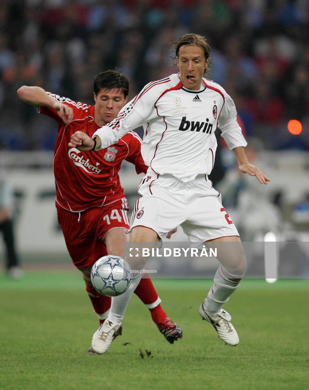 Massimo Ambrossini, Milan och Xabi Alonso, Liverpool