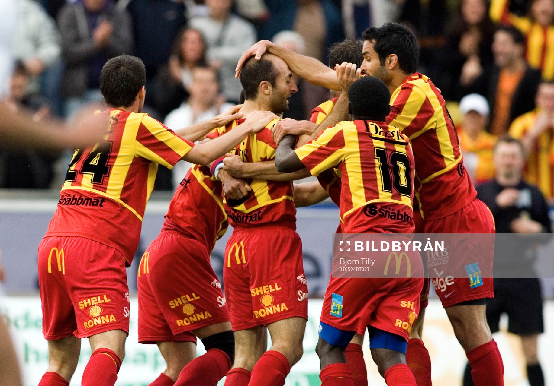Fotboll, div 1 norra, Assyriska - Syrianska: Måljubel Syrianska efter 0-2.     