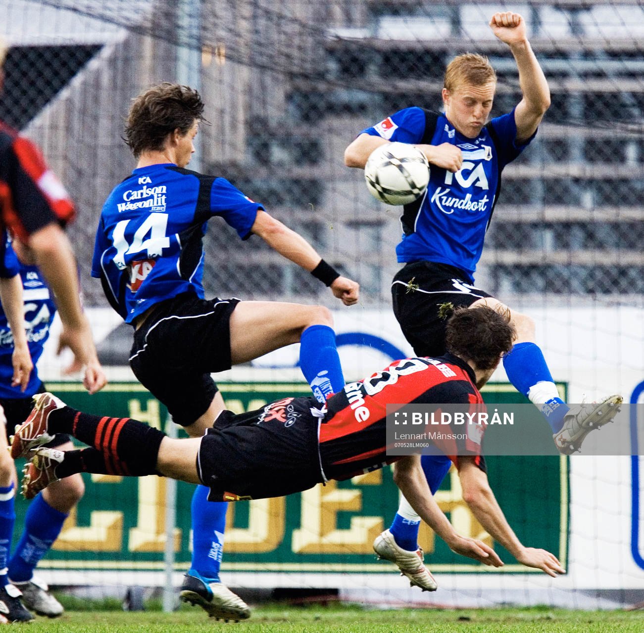 Språngskalle av Håkan Malmström, men inget mål, Peter