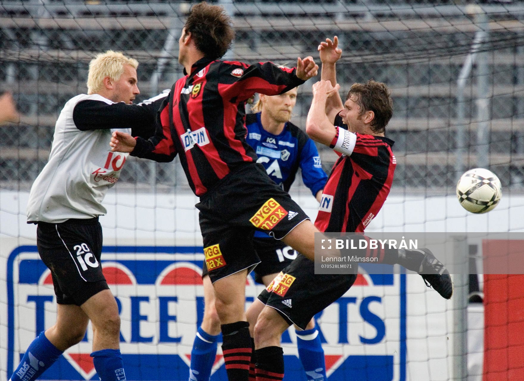 Magnus Bahne, målvakt, blir förbannad på Håkan