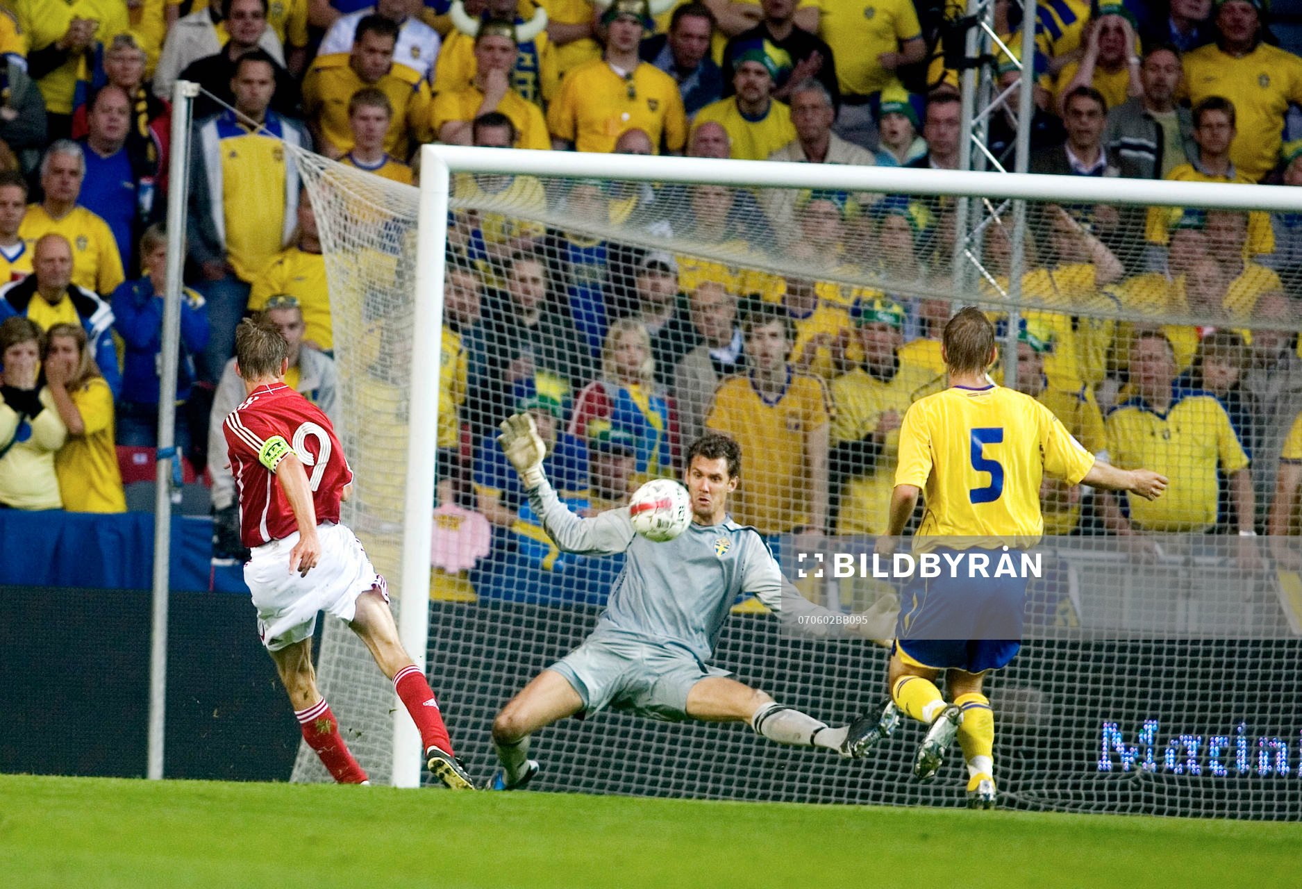 Jon Dahl Thomasson, Danmark och Andreas Isaksson,