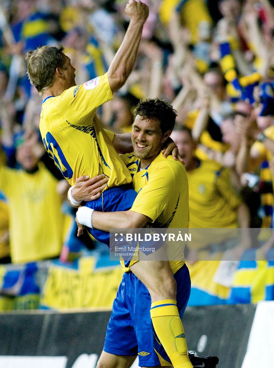 Johan Elmander, Sverige och Markus Allbäck, jubel