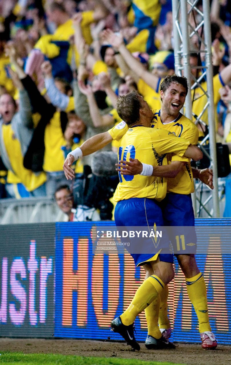 Markus Allbäck och Johan Elmander, Sverige. Jubel