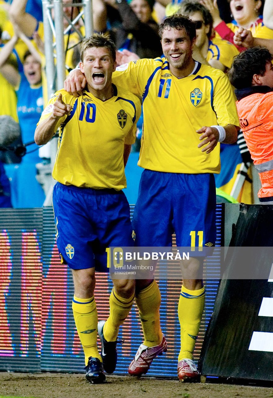 Markus Allbäck och Johan Elmander, Sverige. Jubel