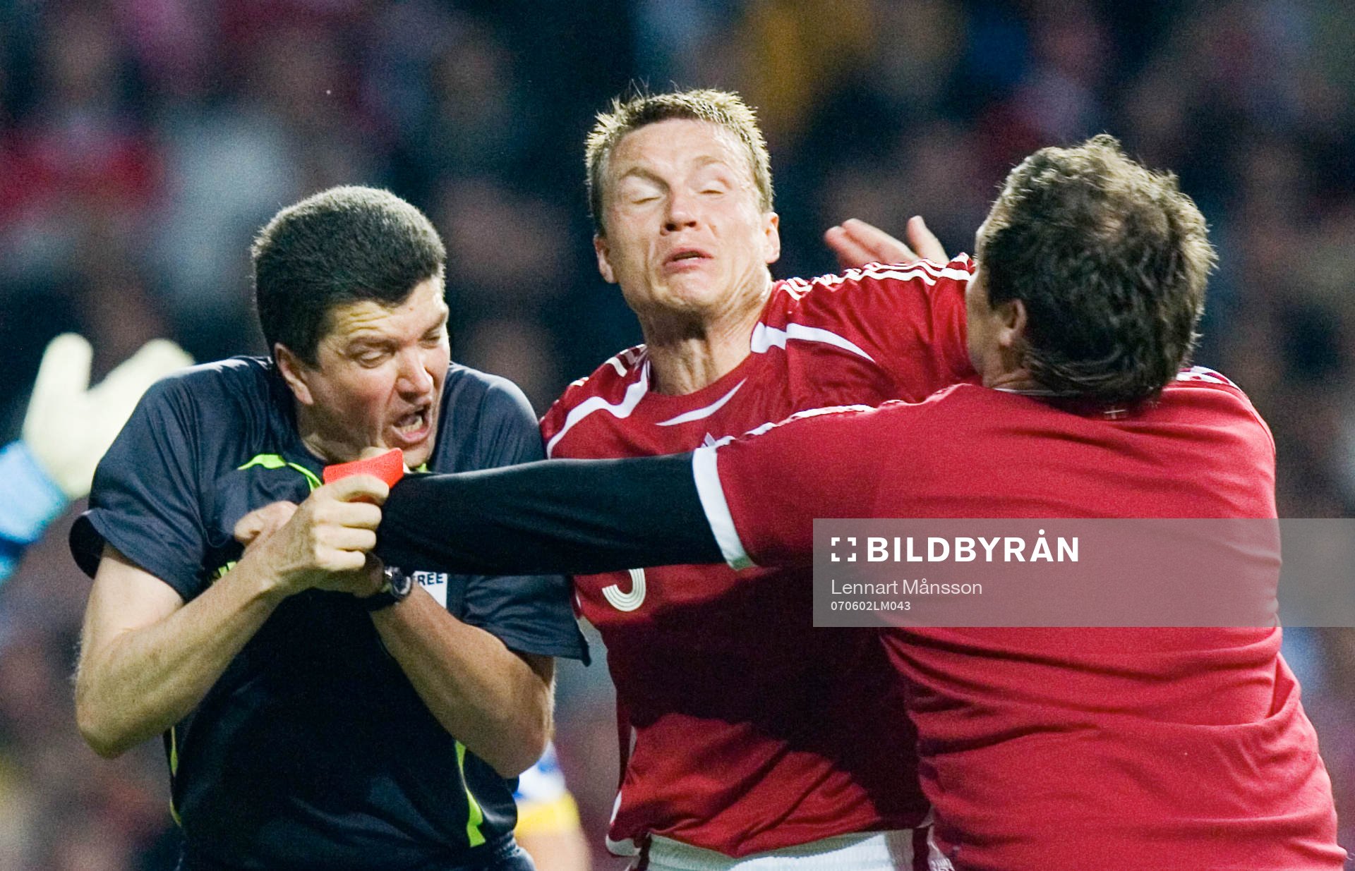 Dansk supporter går till attack emot Herbert Fandel,