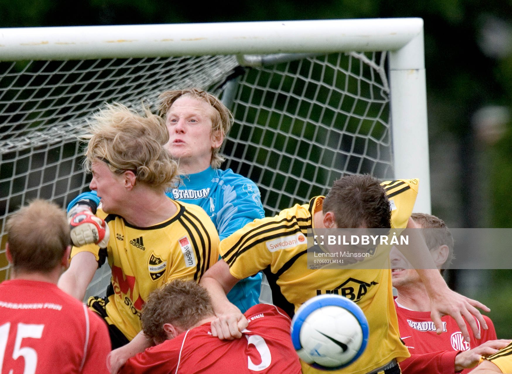 Mikael Larsson och Peter Olsson, IFK Hässleholm försöker