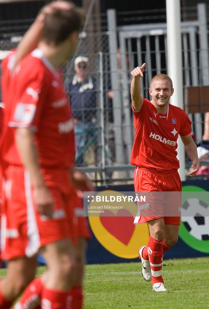 0-1, Daniel Bamberg som tackar passningsläggaren med