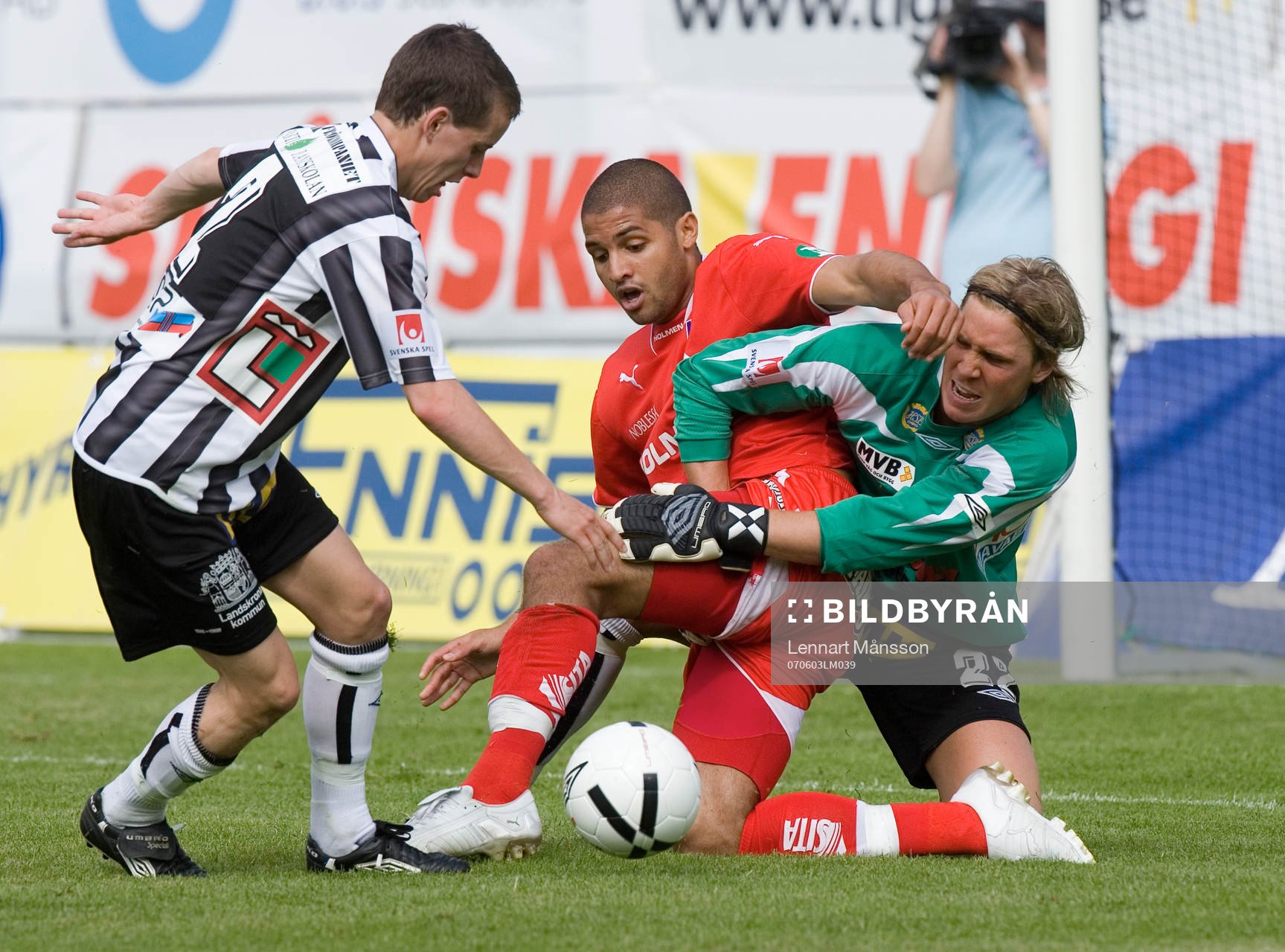 Här ville Norrköping ha straff när Bruno Santos fälls i