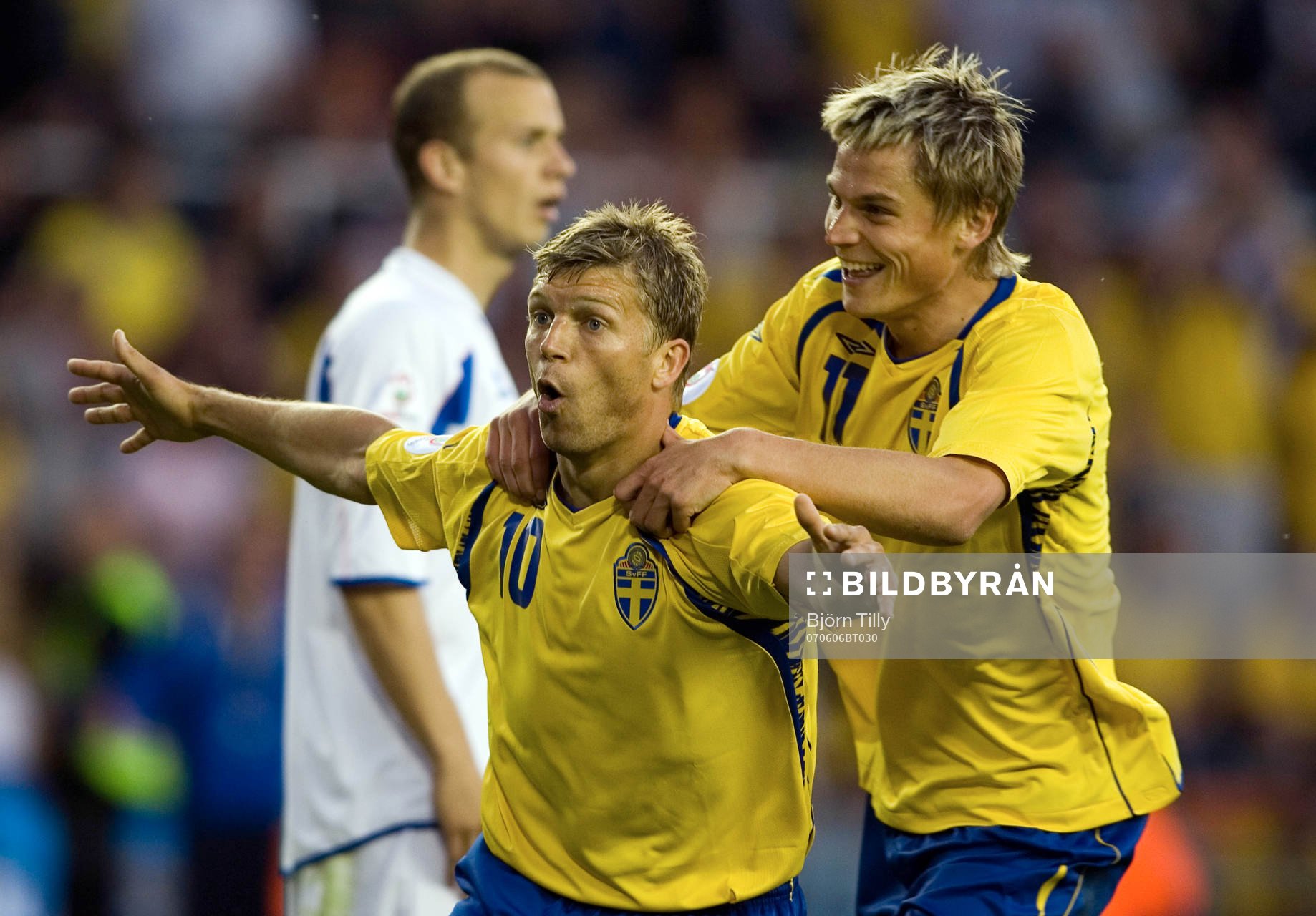  Marcus Allbäck och Markus Rosenberg, Sverige efter 5-0. Jubel.