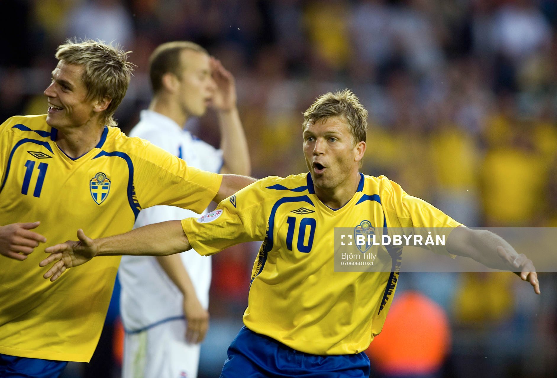  Marcus Allbäck och Markus Rosenberg, Sverige efter 5-0. Jubel.