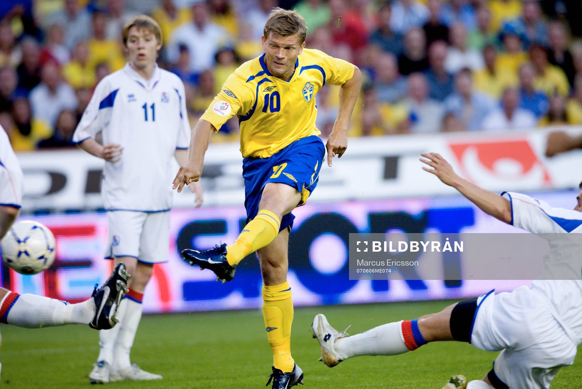 Marcus Allbäck skjuter in 1-0