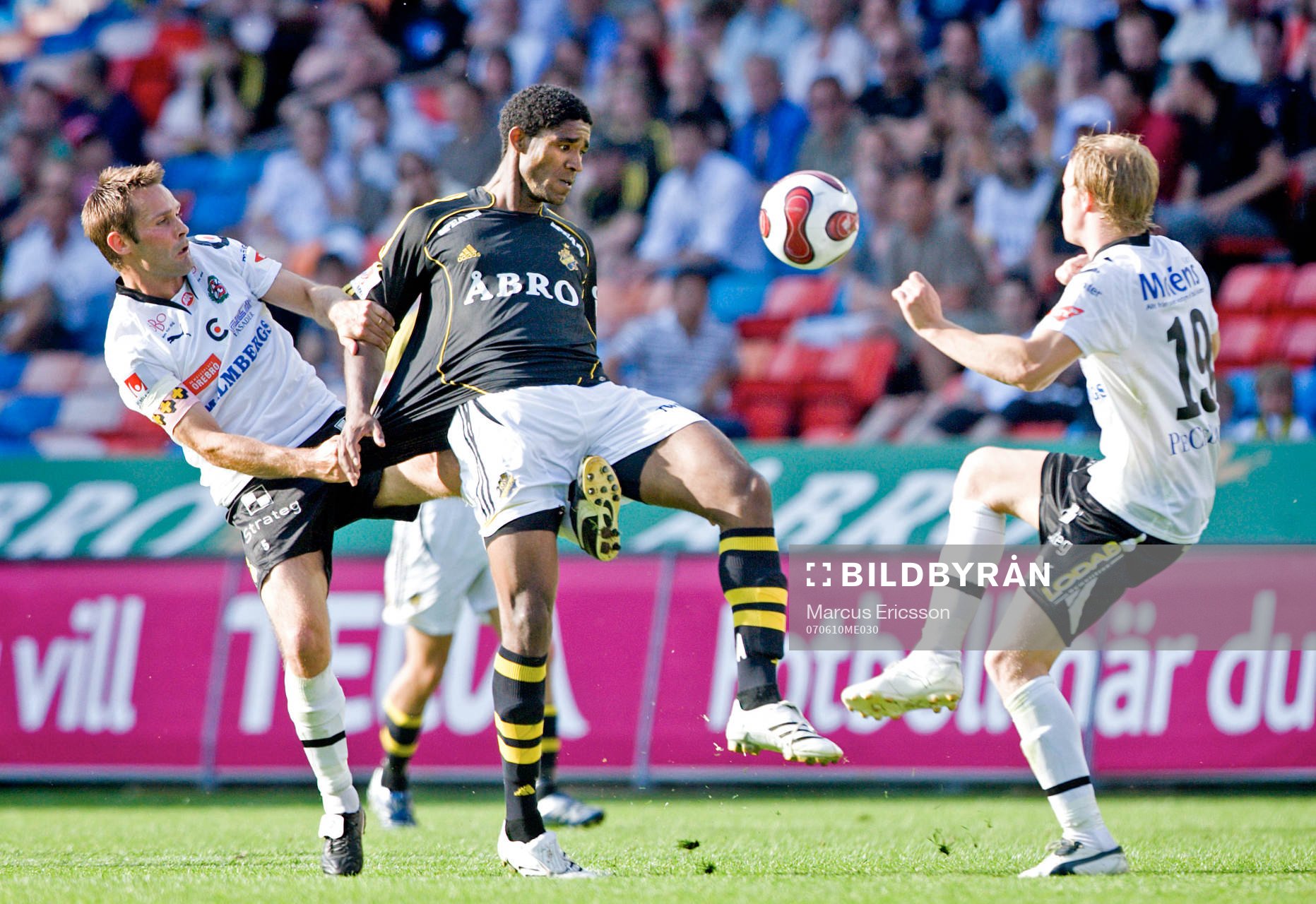 Khari Stephensson, AIK försöker trixa sig loss