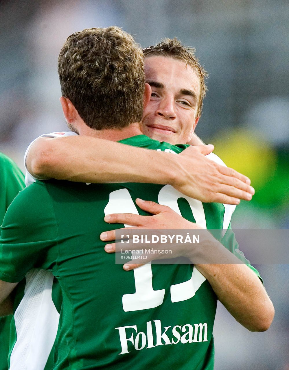 Petter Andersson kramar om Paulinho Guara
