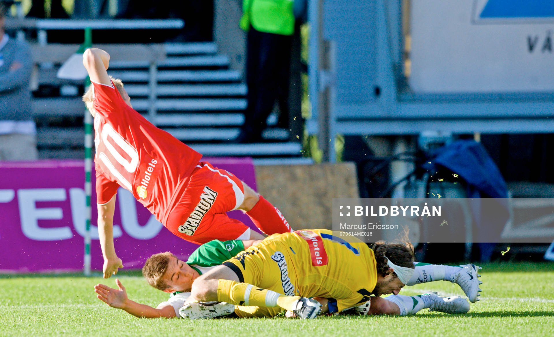  Juliusson, Hammarby glidatacklar Norrköpings målvakt