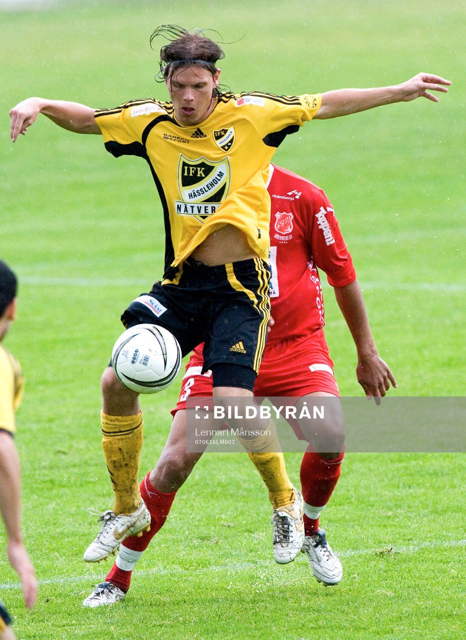 Emil Nilsson tar ner bollen