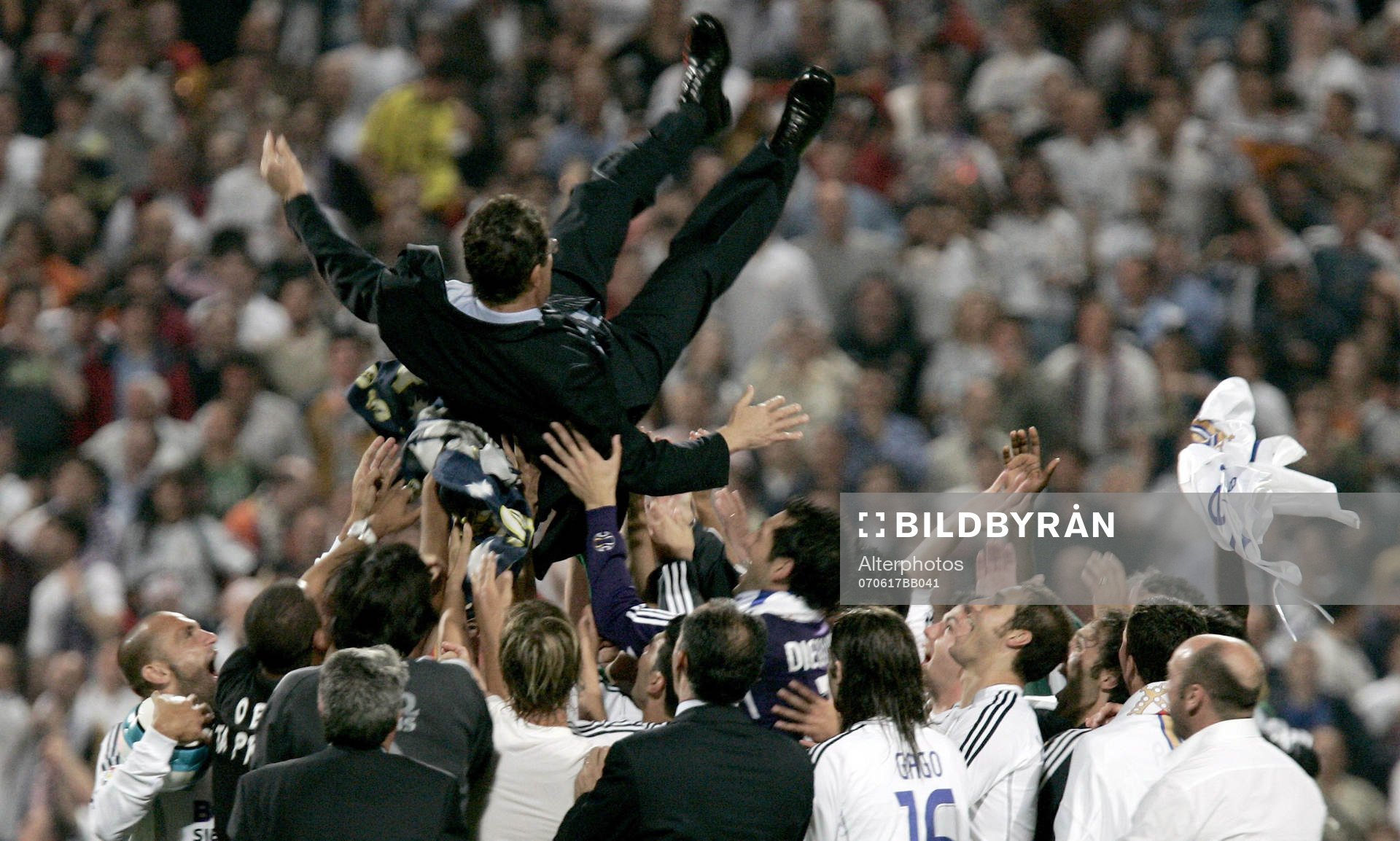 Fabio Capello, tränare, Real Madrid, hissas