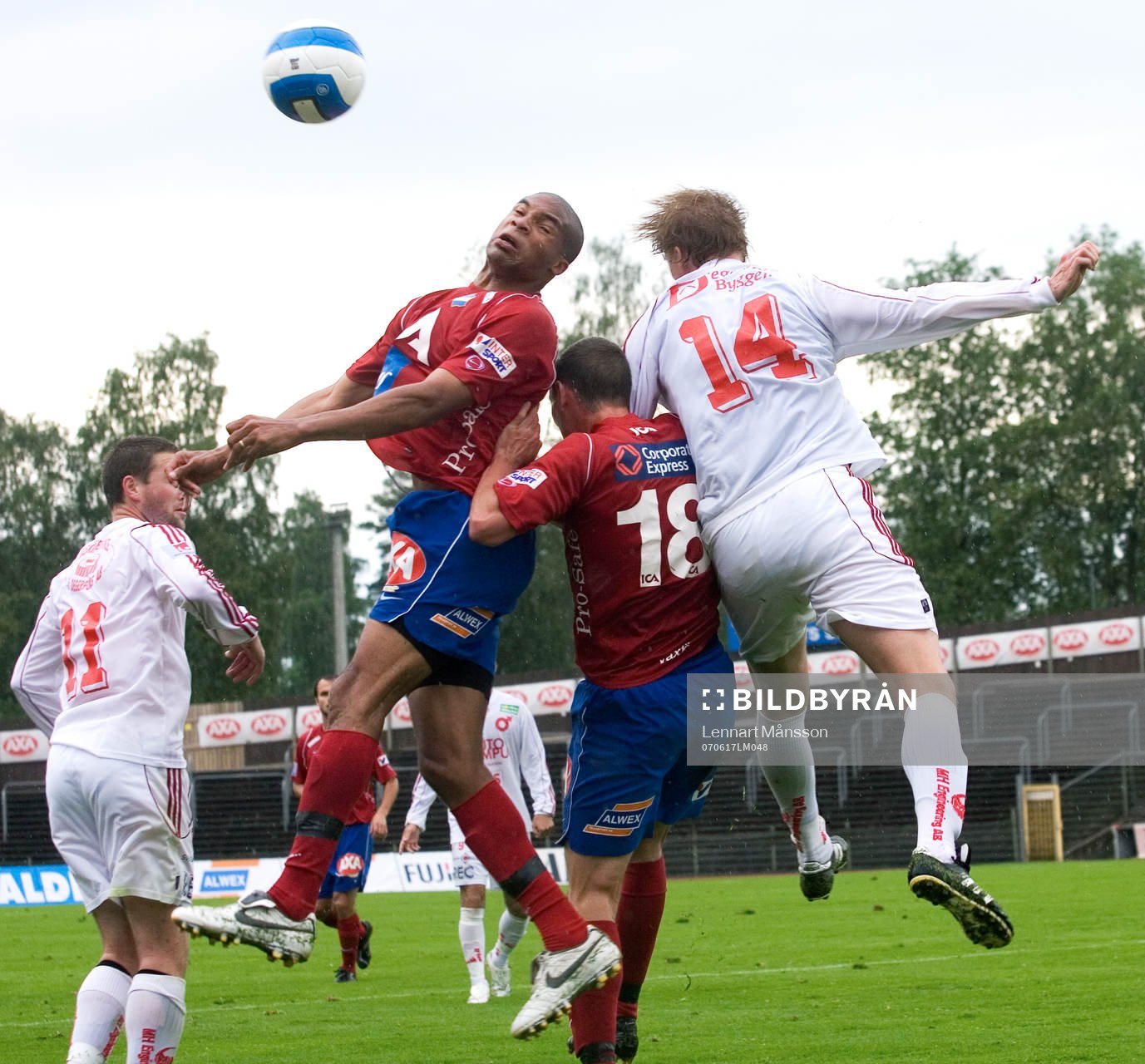 Ryan Johnson och Erik Tengroth, Öster i nickduell, nick
