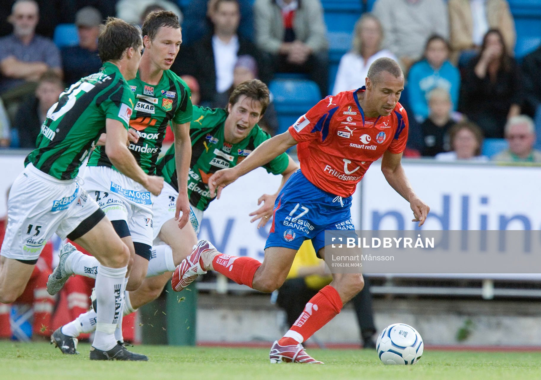 Henrik Henke Larsson jagas av tre GAIS-are