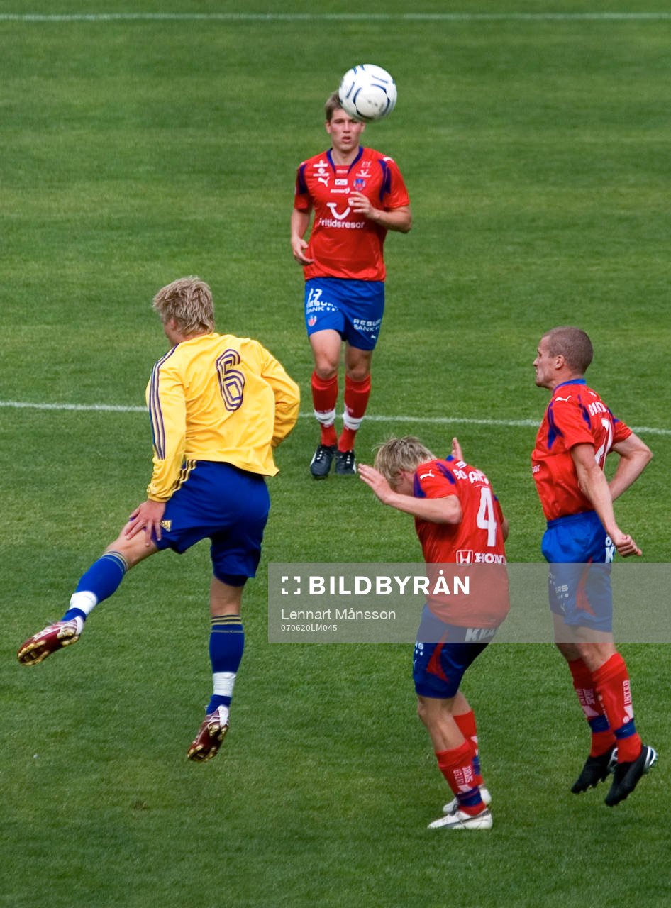 Bröndbyspelare vinner lätt nickduell mot Andreas Landgren
